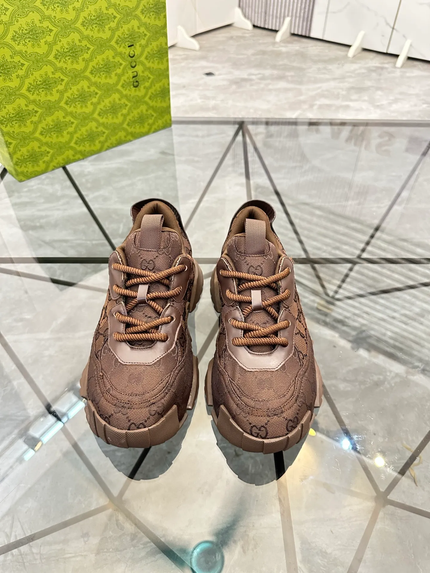 Men's shoes for sale 💰: 💰P580¥ Product trademark: Gucci* "Gucci*" low-top casual shoes Regular size: 38-45 (can be customized to 46) Large size Product materials: Upper imported cowhide stitching original material, breathable lining, original outsole. No.: 0008
